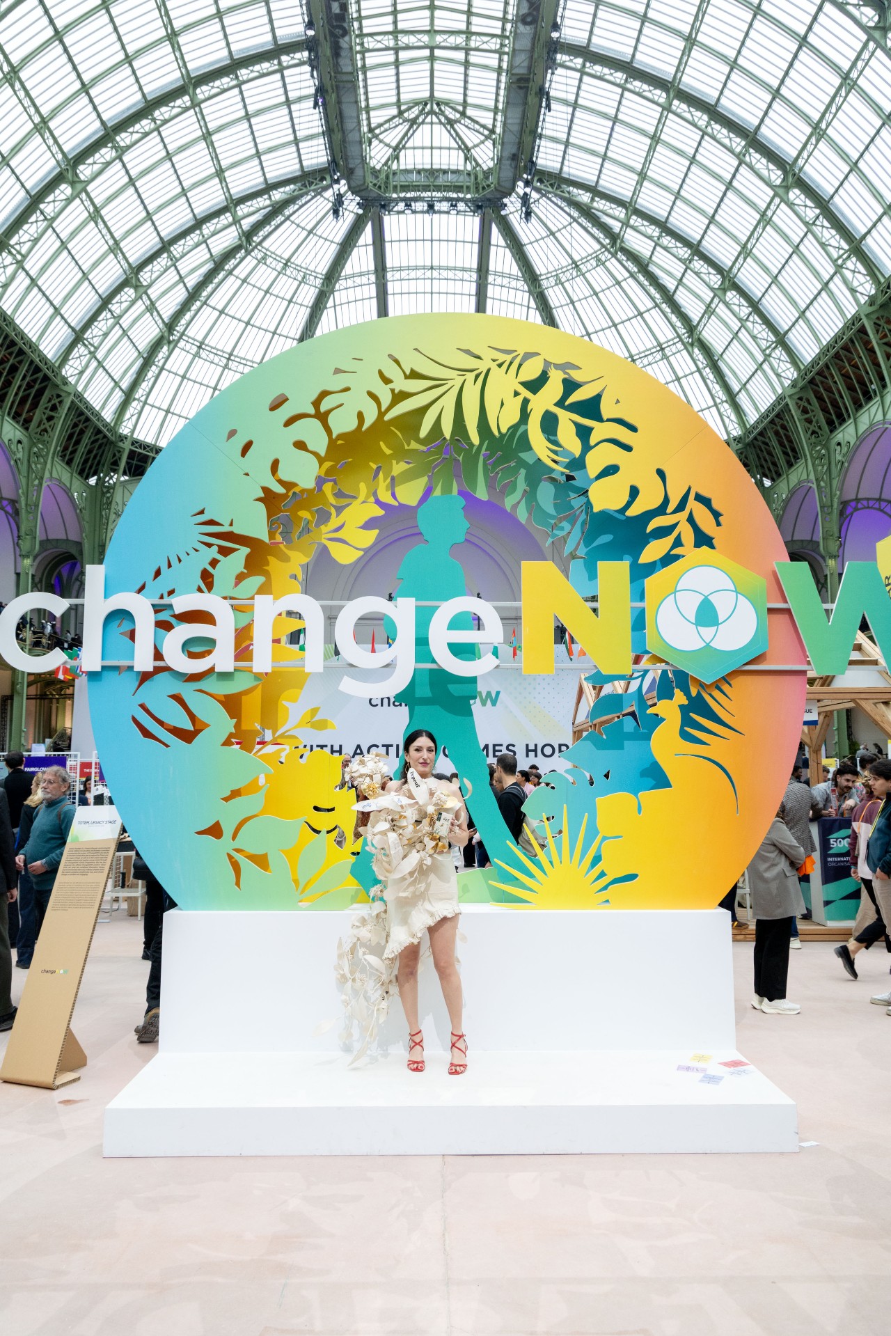 Robe en papier Pepeuf 2025 présentée au salon Change Now au Grand Palais