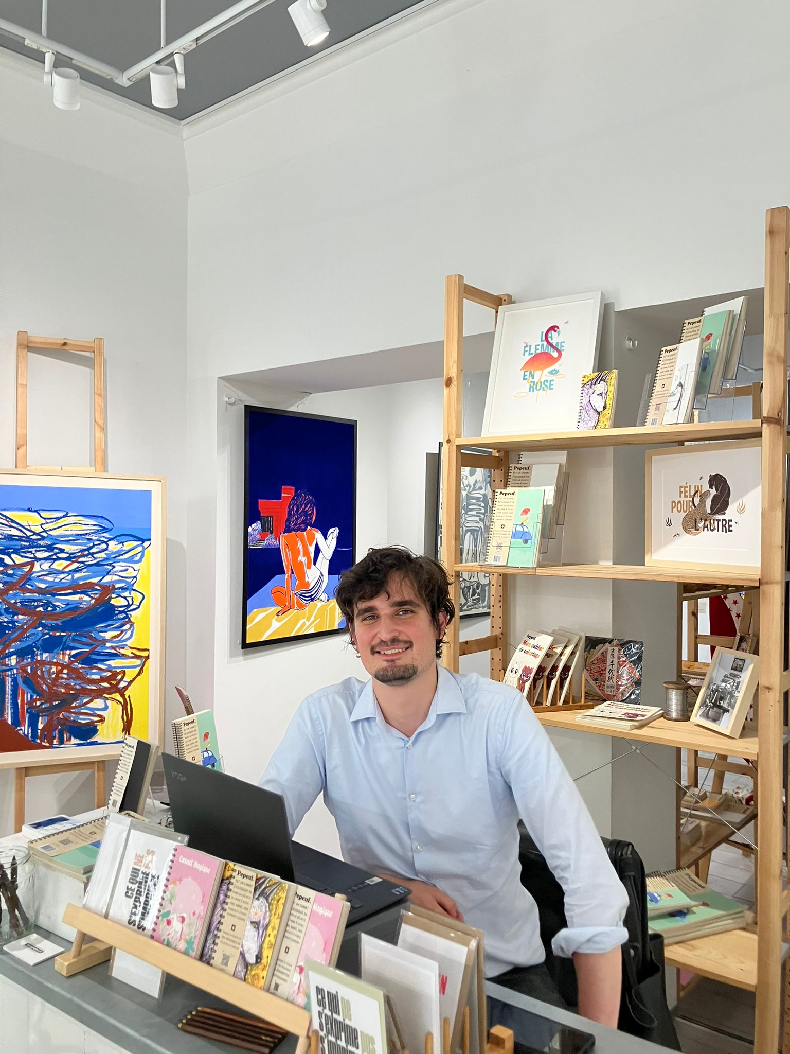 Jérémie Didi, fondateur de Pepeuf, dans une boutique